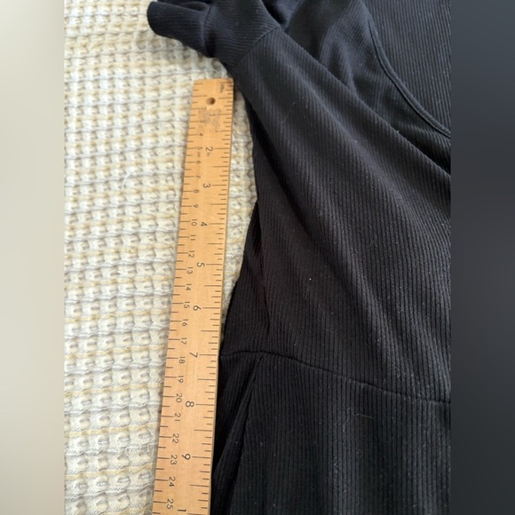 See you Monday Anthropologie jumpsuit wide leg ribbed black short sleeve size M - Picture 9 of 13